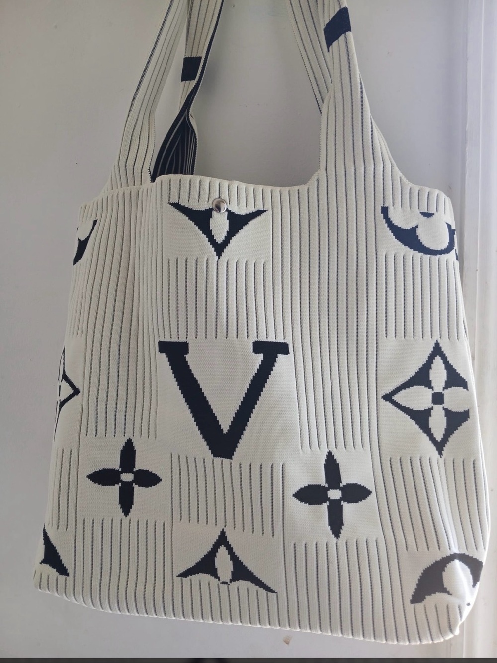 White & Black Patterned Women's Tote Bag
